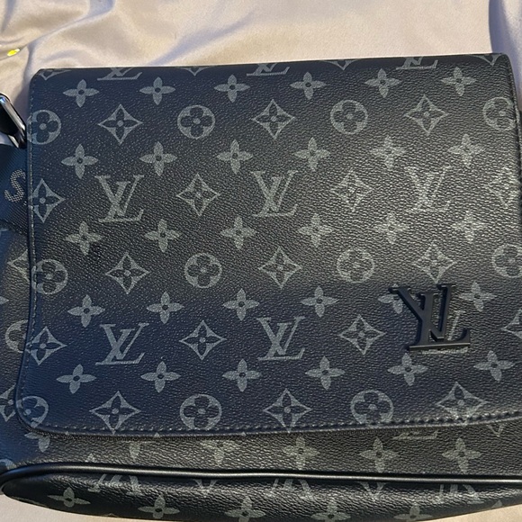 Louis Vuitton Black Messenger Bag with Monogram Pattern - Picture 1 of 5